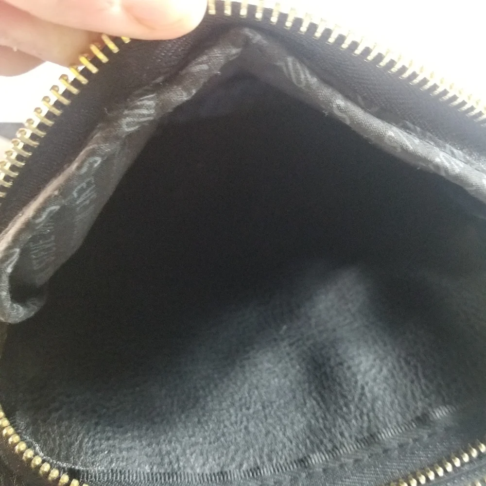 STEVE MADDEN CROSSBODY PURSE BLACK AND GOLD MULTI POCKETS